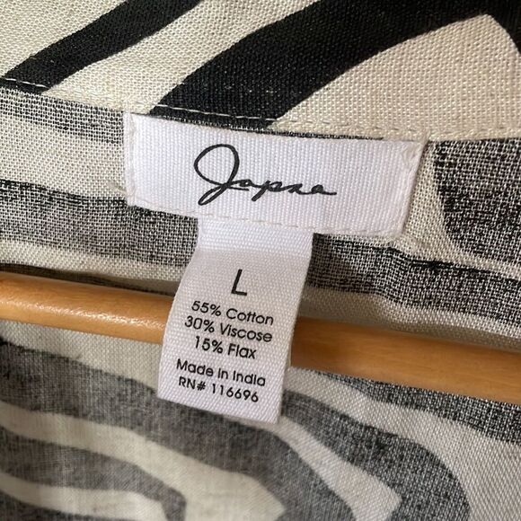 B&W button up dress - Picture 3 of 3